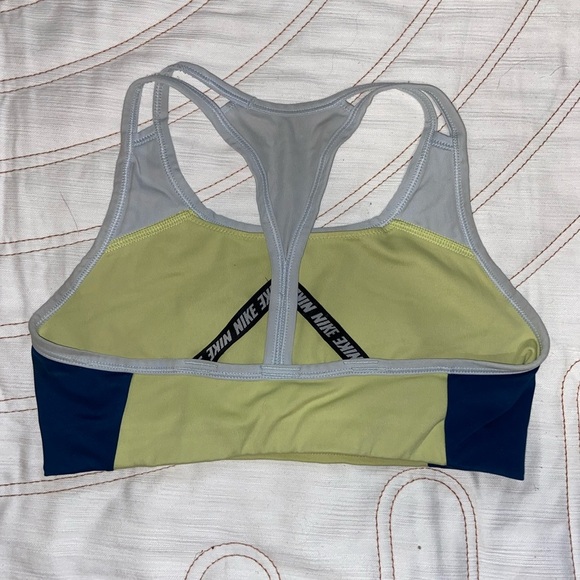 Colorblock Nike Sportsbra - Picture 2 of 3